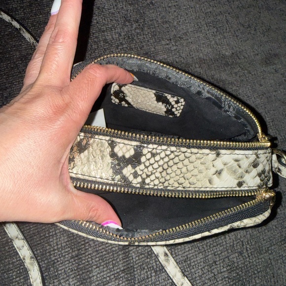 Steve Madden Snake Print Mini Crossbody Camera Bag Gold Chain Beige Black - Picture 13 of 15